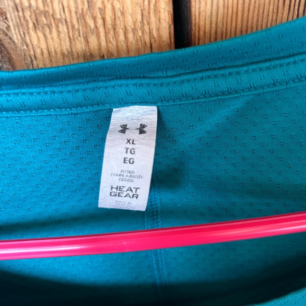 Women’s under Armour t-shirt - Picture 2 of 3